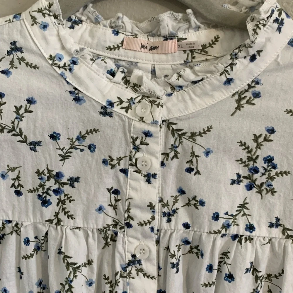 Mi Ami Floral Whitw floral blouse size XL